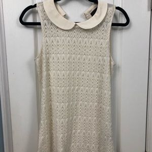 Sleeveless collared shirt